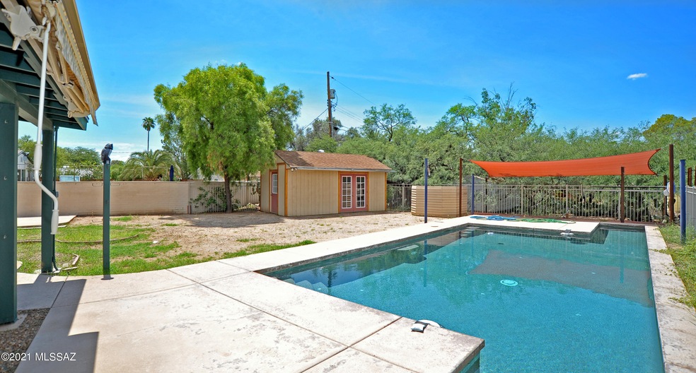 Pool with lap lane