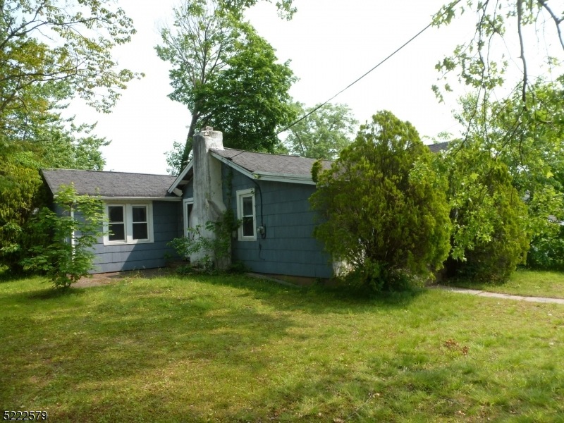 72 Beechwood Ave, Lake Hiawatha, NJ 07034