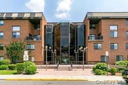 1 Ipswich Ave unit 223, Great Neck, NY 11021 - photo 1