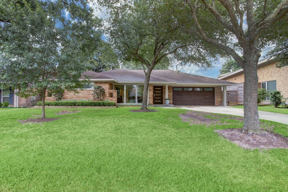 6303 Grovewood Ln, Houston, TX 77008 - photo 1