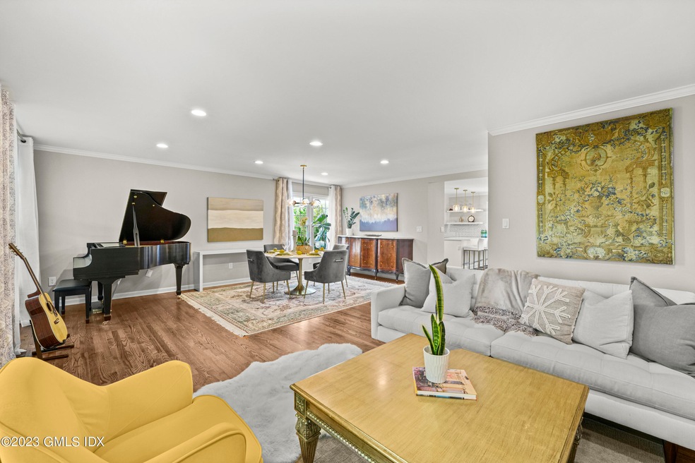 172 Field Point Rd Apt 6-print-044-043-0