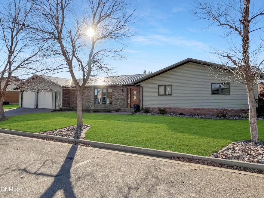 102 9th Ave SE, Crosby, ND 58730 - photo 1