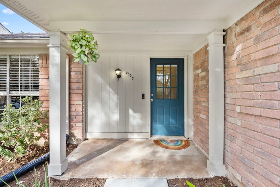 3807 Flintrock Ln, Sugar Land, TX 77479 - photo 1