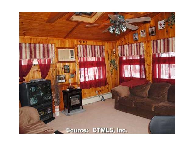 Den/Family/Great Room. FAMILY ROOM