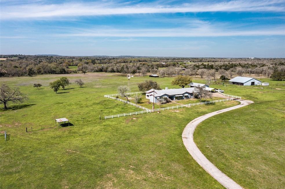 1115 Private Road 2133, Giddings, TX 78942