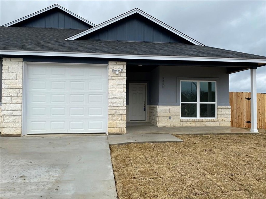 525 Cr 306 unit B, Jarrell, TX 76537 - photo 1