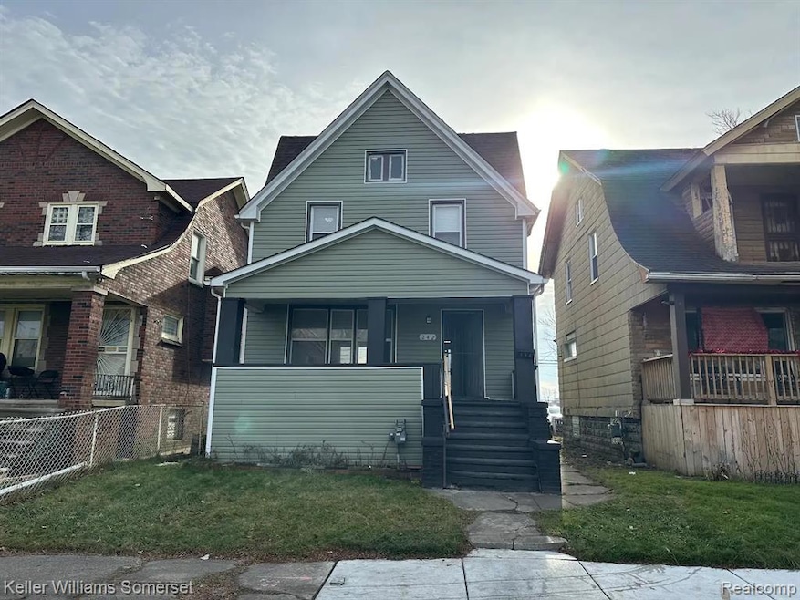 View of front facade with covered porch and a front yard
