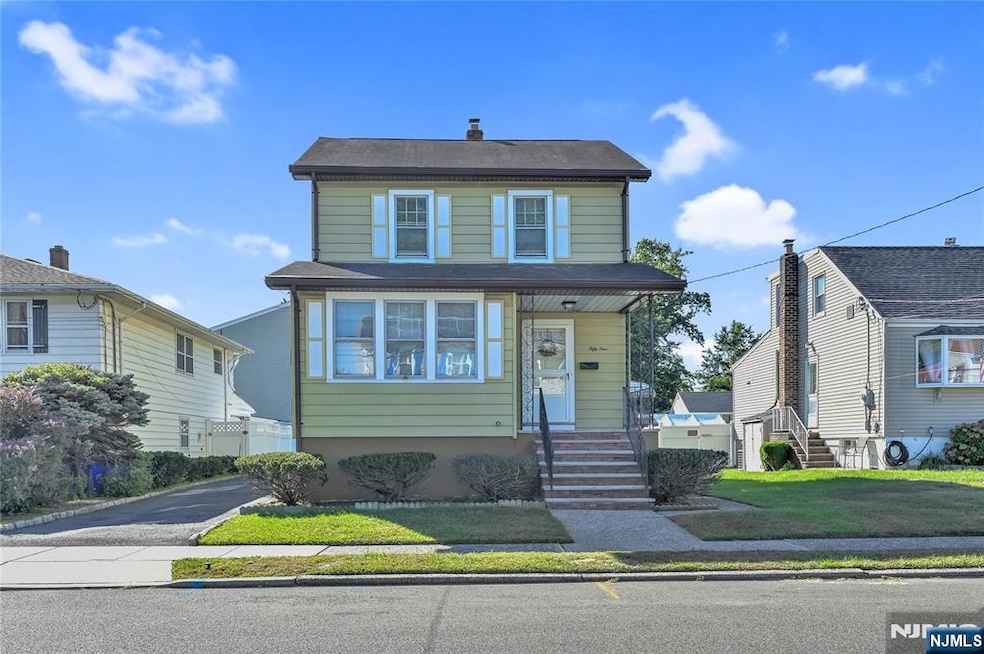 For Sale $529,900 • Co-Listing Agent