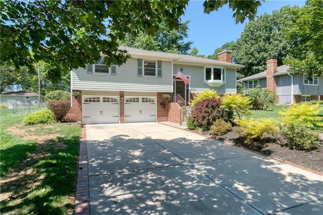 SUPER CUTE home with so much to offer. Roof 4 yrs 