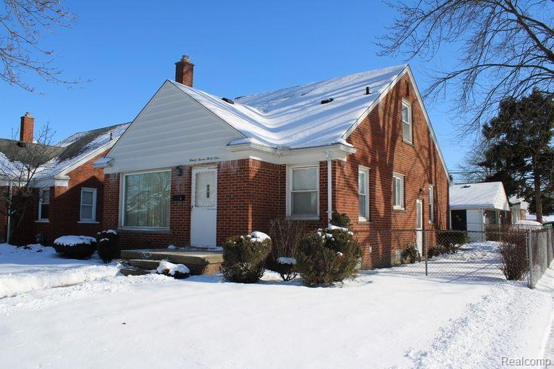 EXCELLENT ALLEN PARK LOCATION ON COLWELL AVE!