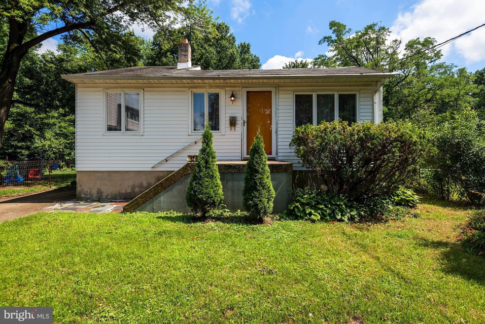 126 Center St, Moorestown, NJ 08057 - photo 1