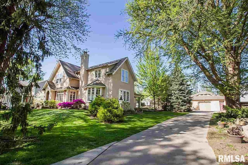 216 Tremont St, Lincoln, IL 62656 - photo 1