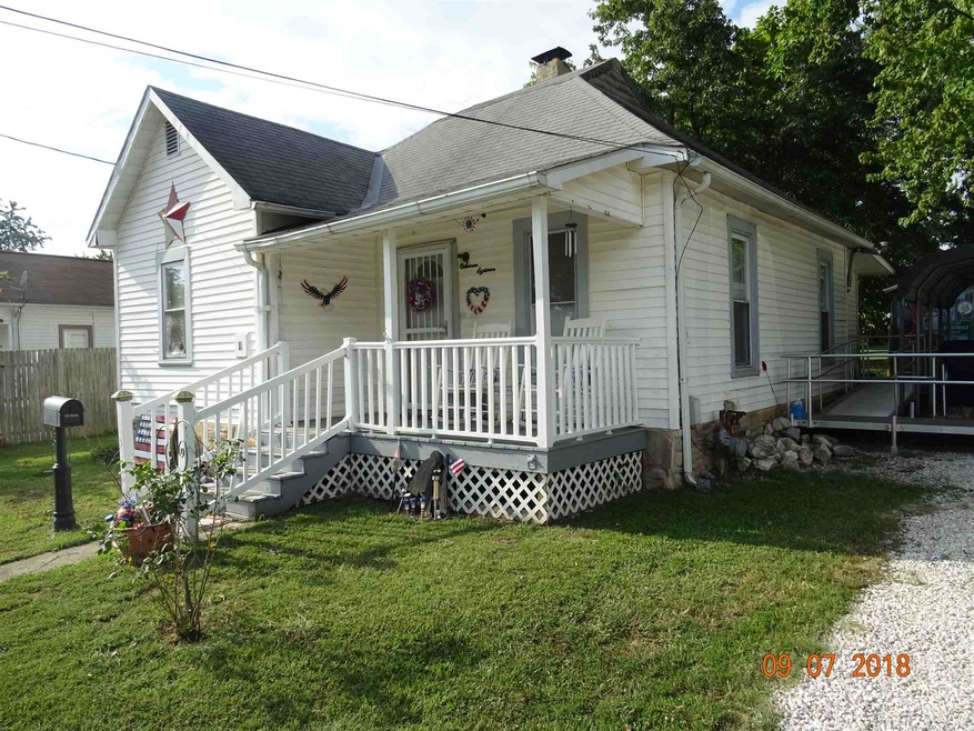 718 Alton St, Bicknell, IN 47512 - photo 1