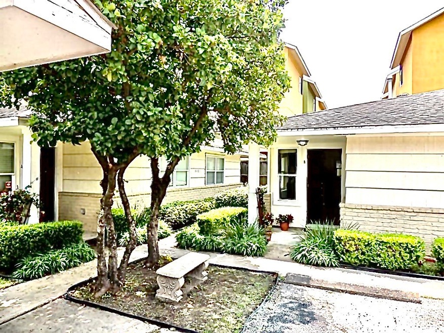 4401 Marina St unit A, Houston, TX 77007 - photo 1