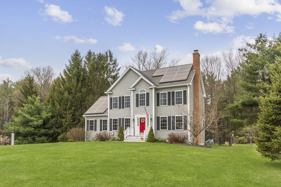 8 Fox Hollow Dr, Newmarket, NH 03857 - photo 1