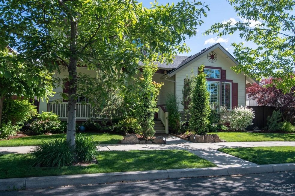 1596 NW Hemlock Ave, Redmond, OR 97756 - photo 1