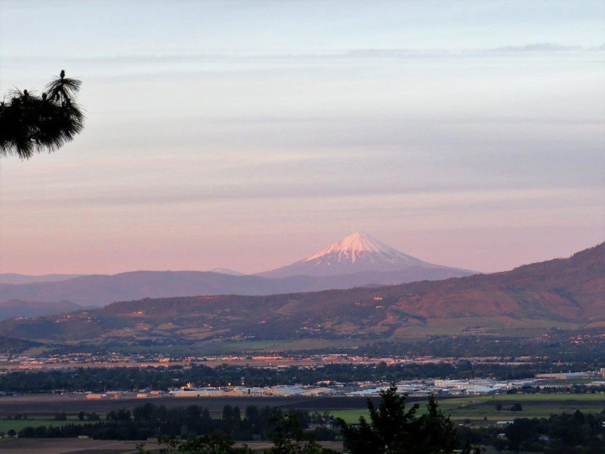 4390 Tami Ln, Central Point, OR 97502 - photo 1