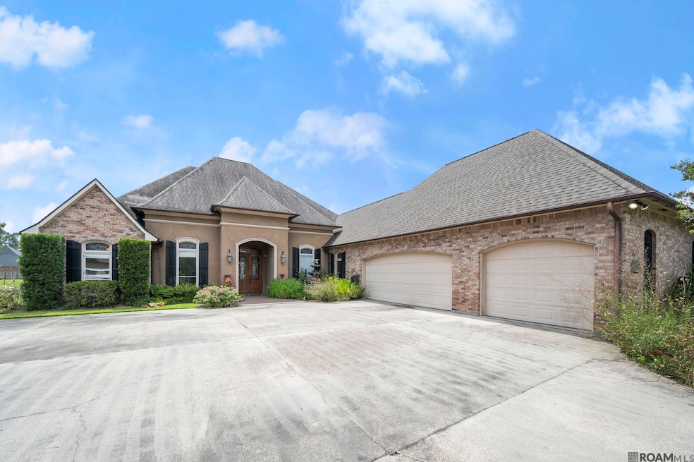 6919 Lagoon Ct, Greenwell Springs, LA 70739 - photo 1