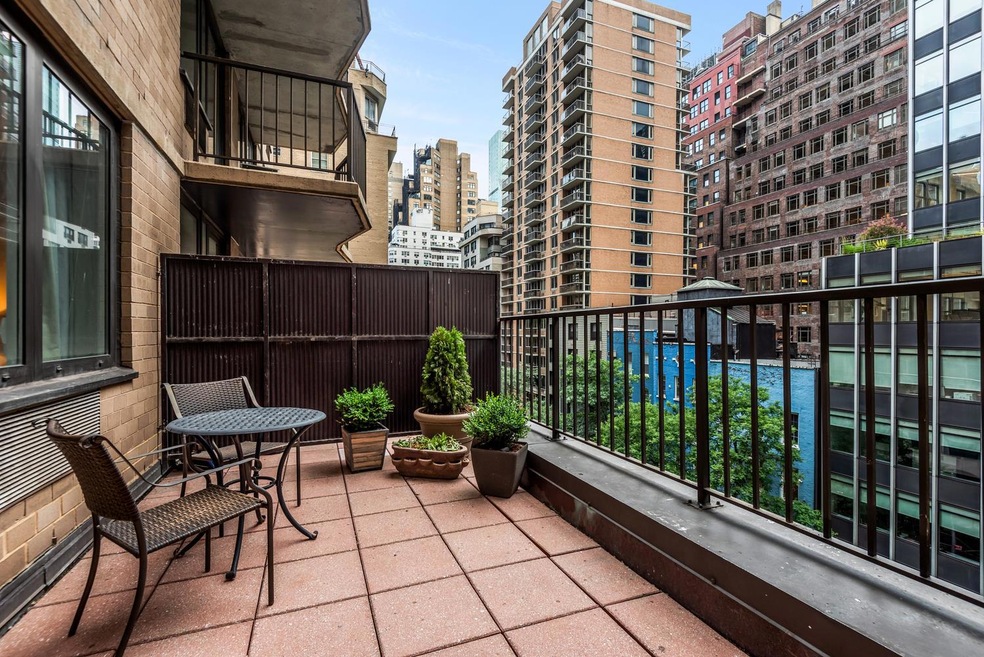 Pending $1,299,000 • Co-Listing Agent