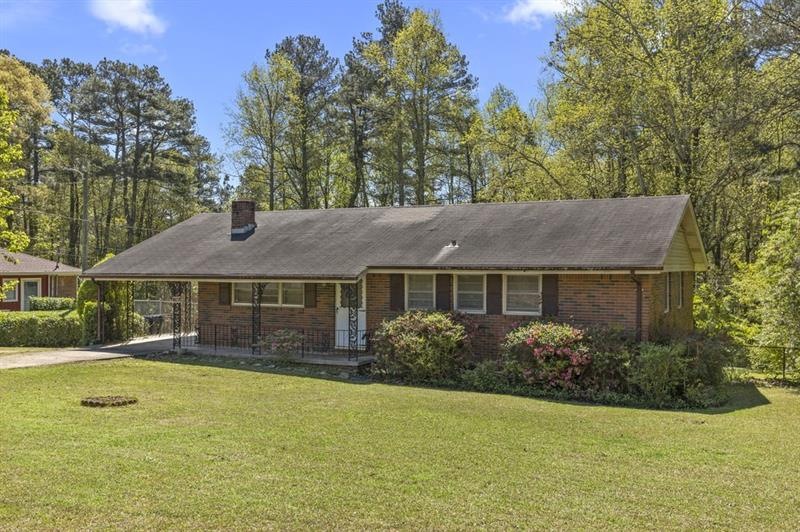 4 Side brick ranch that backs up to the Silver Com