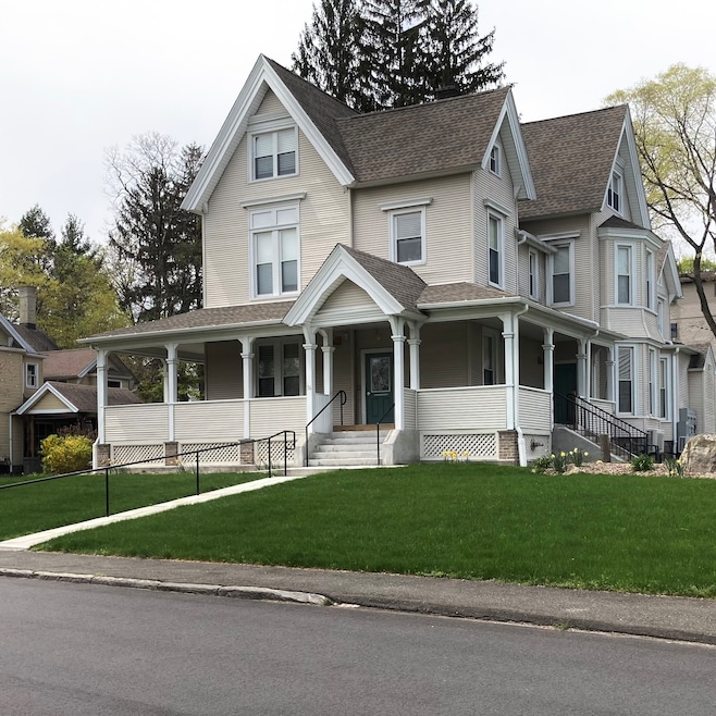 For Rent $1,250/month