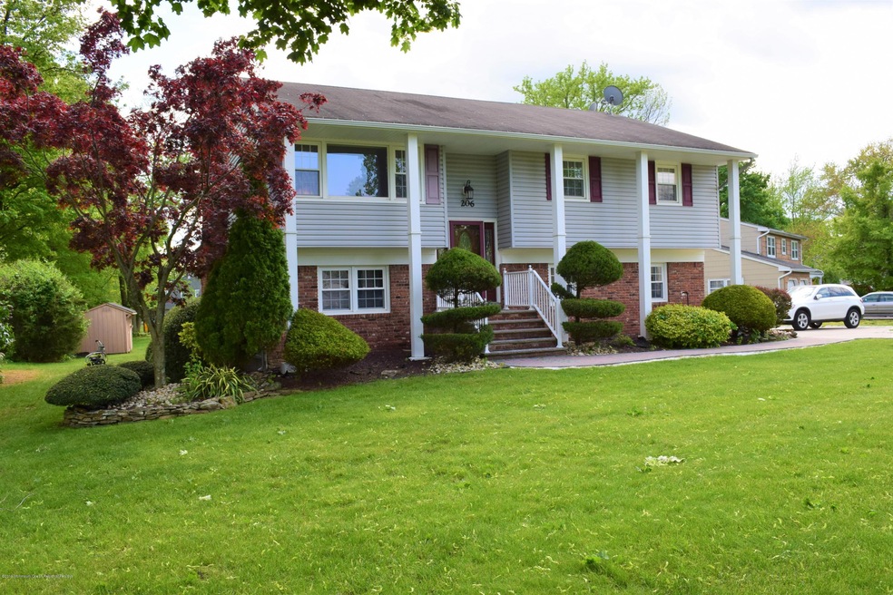 206 Tanglewood Ct, Middletown, NJ 07748 - photo 1