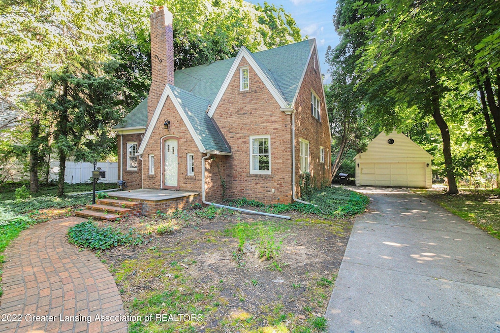 Welcome home 1627 E. Grand River
