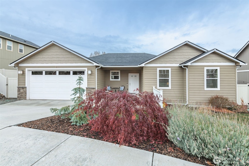 1738 Skylar Ct, Wenatchee, WA 98801 - photo 1