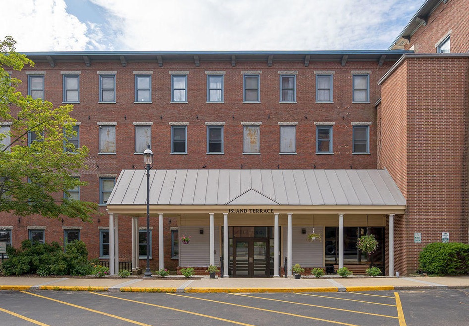 Island Terrace unit 124, Saco, ME 04072 - photo 1