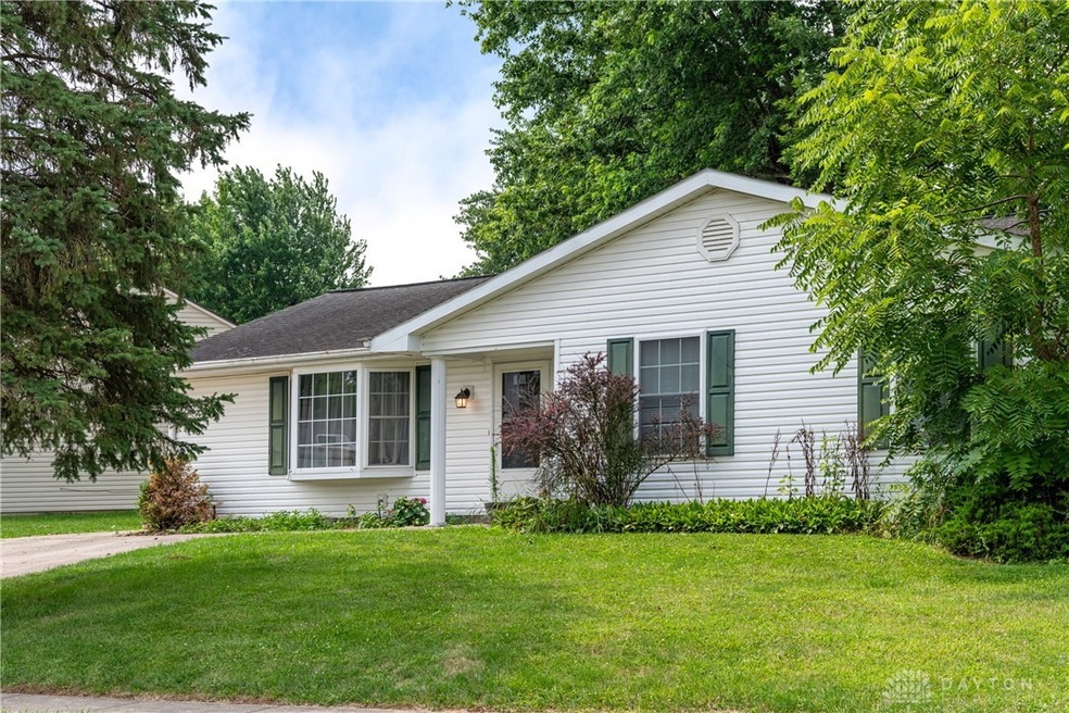 833 Richard Dr, Xenia, OH 45385 - photo 1