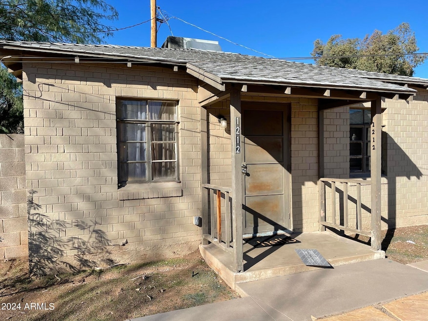 1212 W Roosevelt