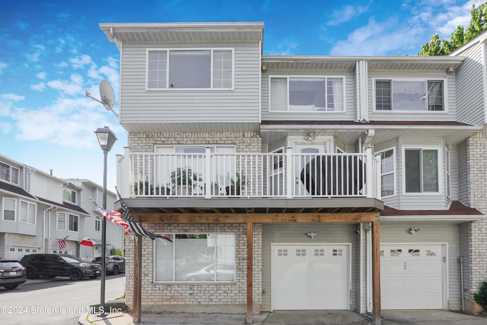 21 Regina Ln, Staten Island, NY 10312 - photo 1