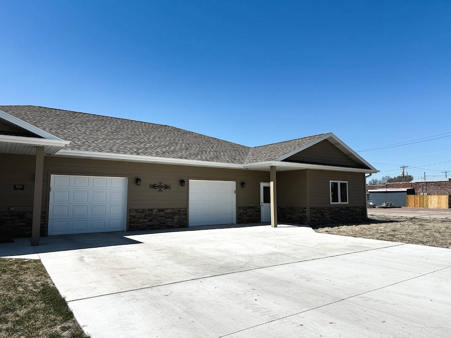 302 S Walnut St, Arnold, NE 69120 - photo 1