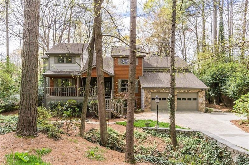 PRIVATE RESIDENCE FEATURES 5 BEDROOMS & 4 FULL BAT
