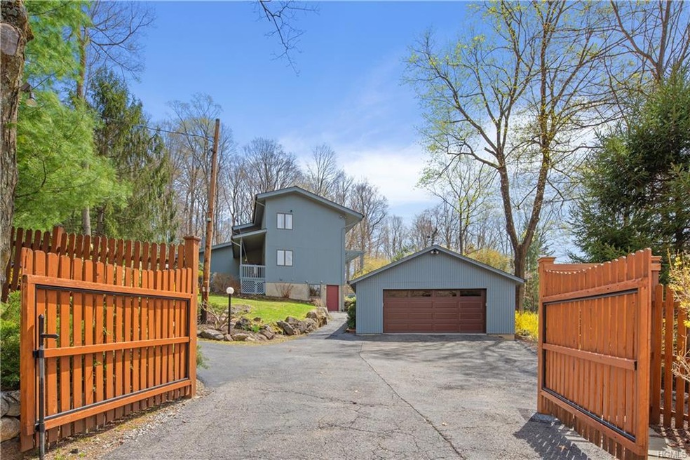 215 Colabaugh Pond Rd, Croton On Hudson, NY 10520 - photo 1