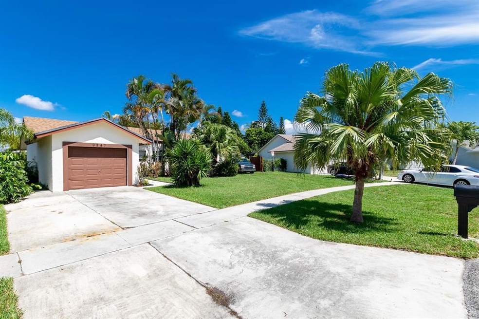 9247 Edgemont Ln, Boca Raton, FL 33434 - photo 1