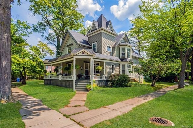 4 unit historic property in downtown Howell