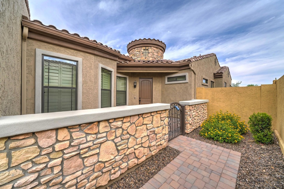 1816 N Red Cliff-4