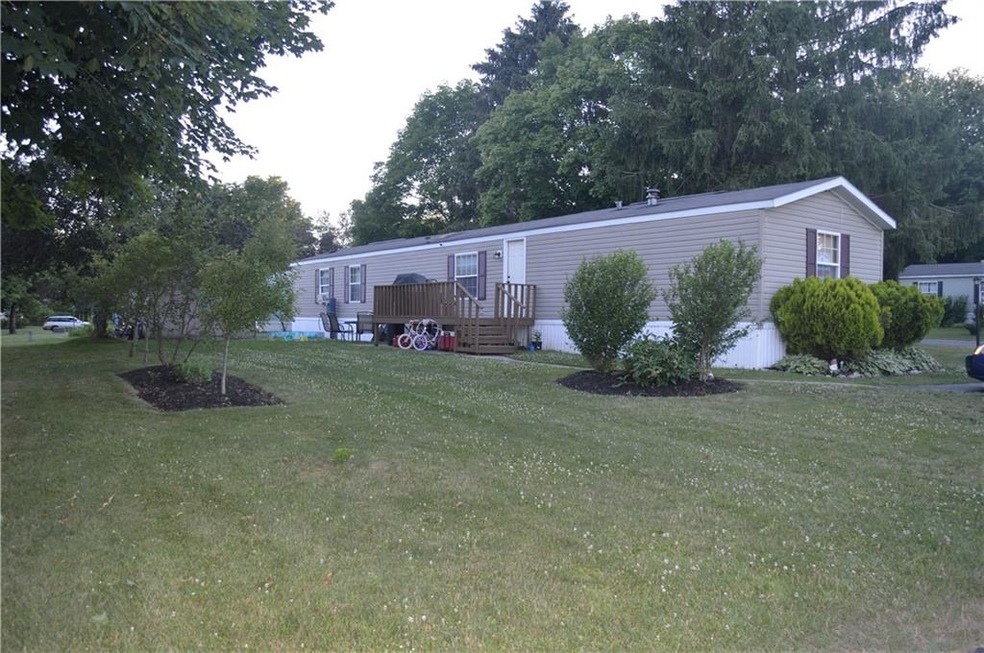 Welcome to 4 Gwyn Ln. Located on a huge corner lot