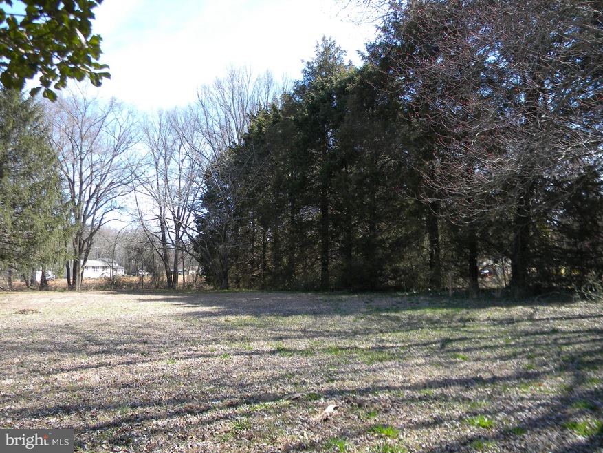 10 E Potomac Dr, Colonial Beach, VA 22443 - photo 1