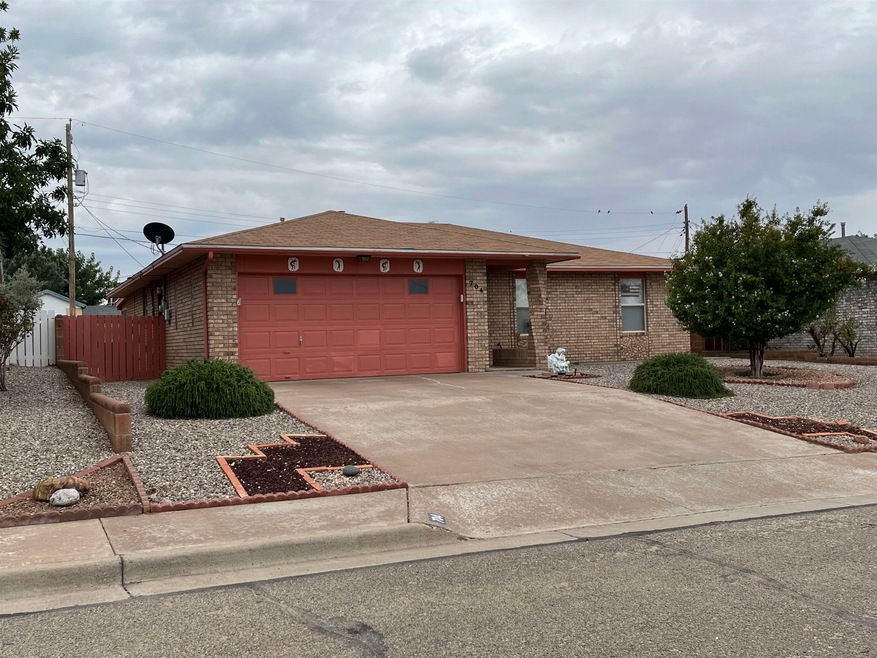 704 Mars Ave, Alamogordo, NM 88310 - photo 1