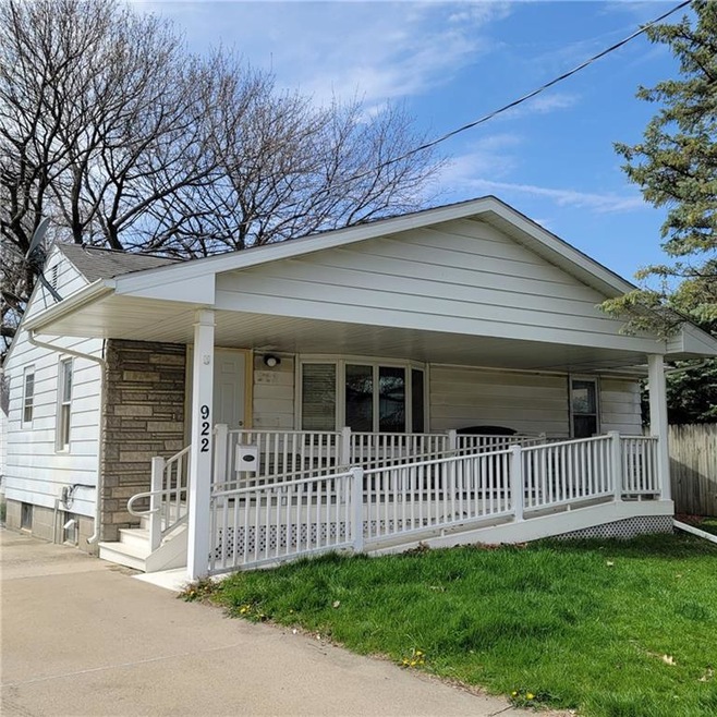 922 E 24th St, Des Moines, IA 50317 - photo 1