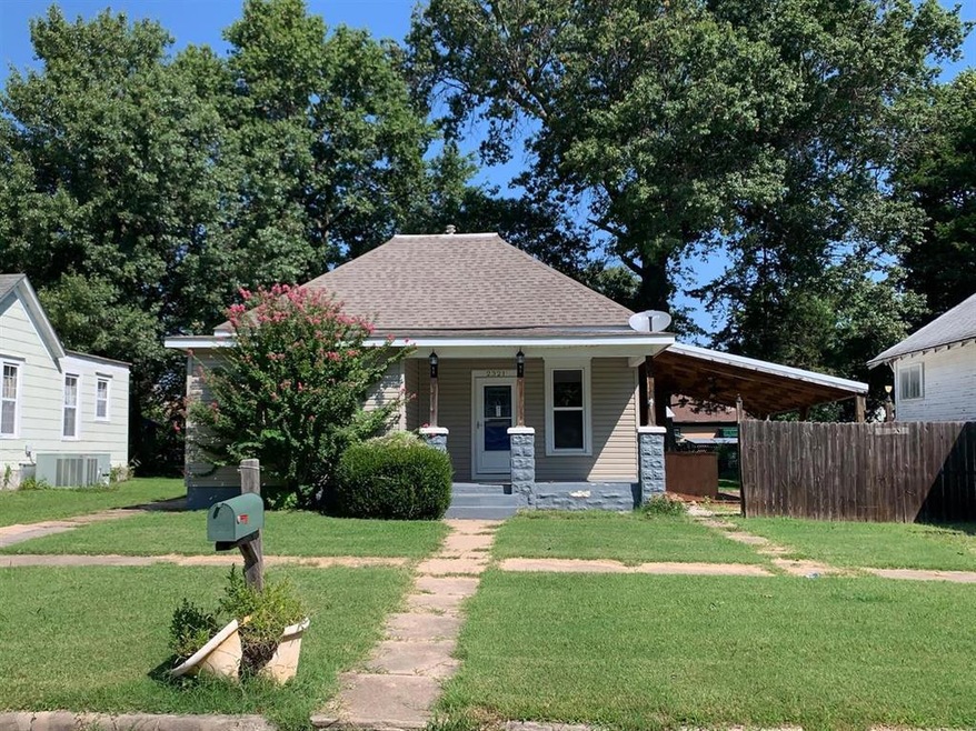 2321 Corning Ave, Parsons, KS 67357 - photo 1