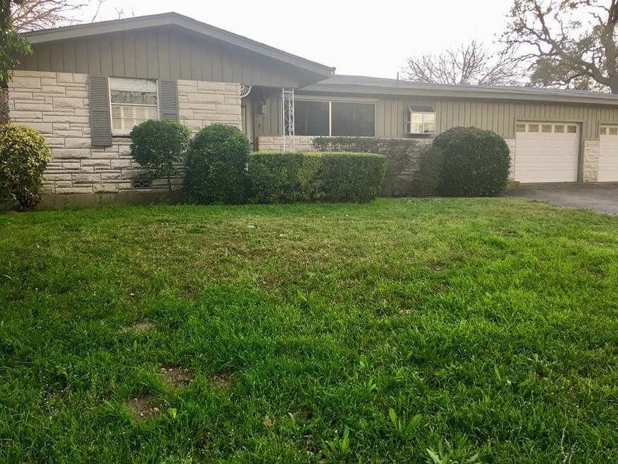 103 Hale St, Fredericksburg, TX 78624 - photo 1