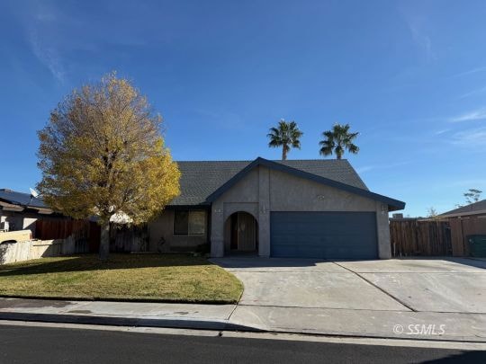 252 N Broadway St, Ridgecrest, CA 93555 - photo 1