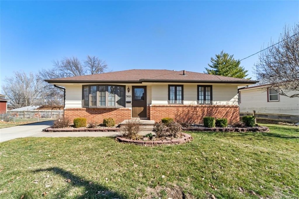 3021 Roblang Ct, Des Moines, IA 50317 - photo 1