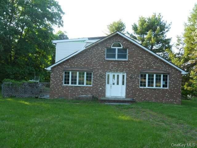 431 Pine Ridge Dr, Wappingers Falls, NY 12590 - photo 1