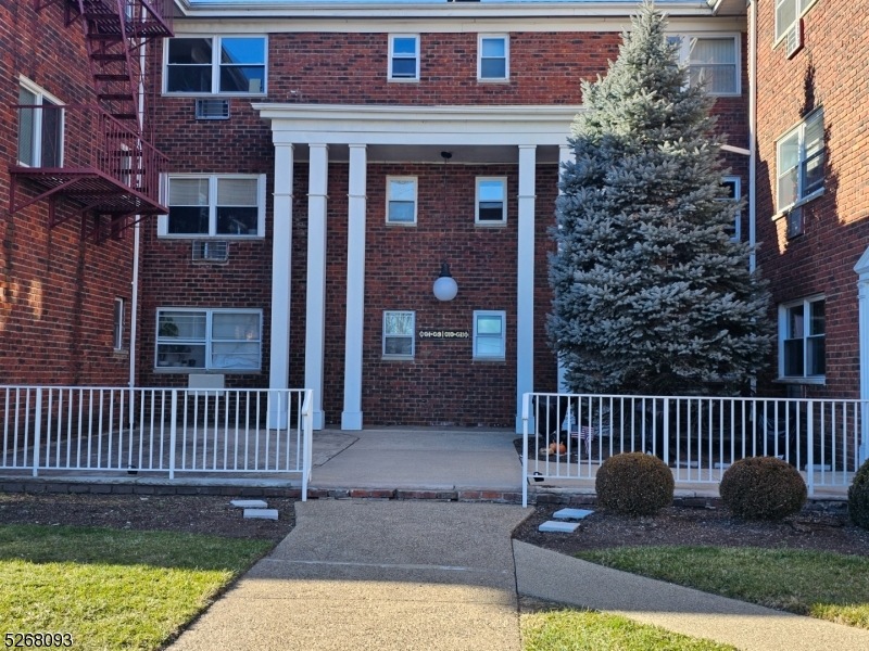 199 C-2 unit 2, Parsippany-Troy Hills Twp., NJ 07034 - photo 1