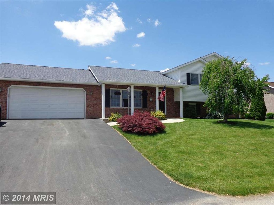 309 Sue Linn Dr, Chambersburg, PA 17201 - photo 1