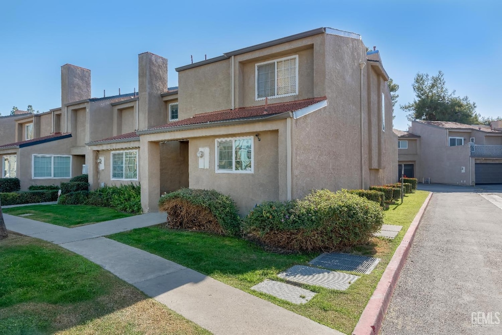 3600 O St unit 26, Bakersfield, CA 93301 - photo 1